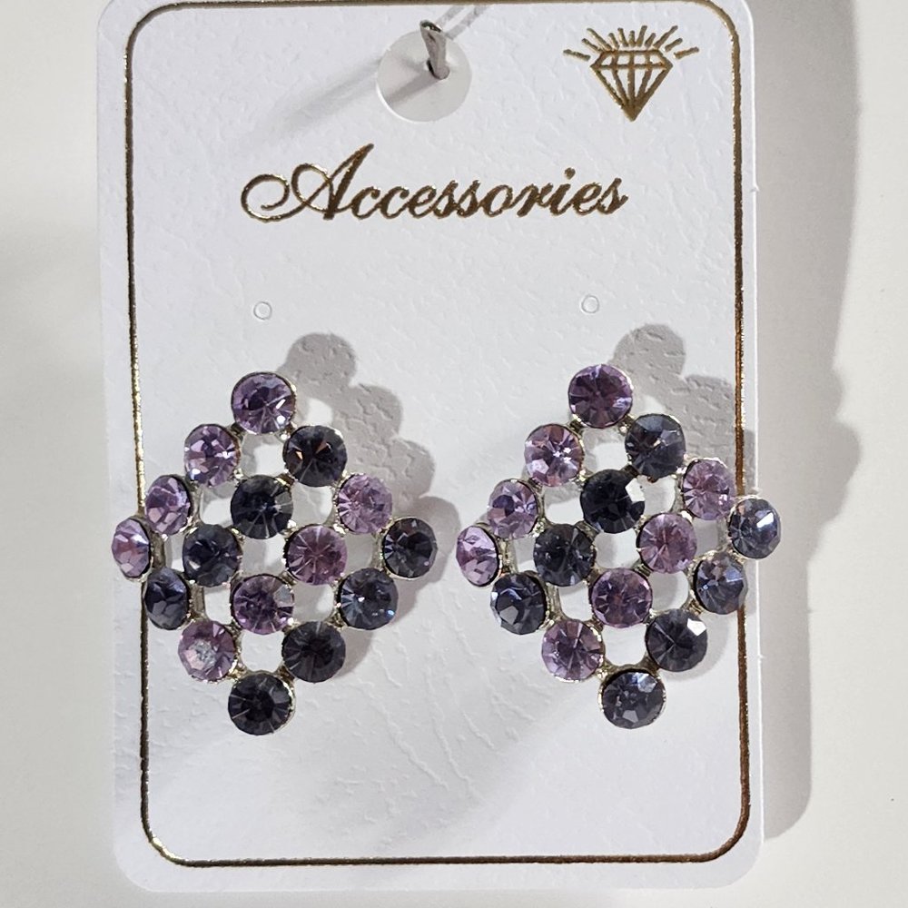 PAIR OF STONE PIERCED EARRINGS BEAUTIFUL purple and white